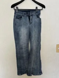 WORKS デニムパンツ ブーツカット スリット入りのサムネイル