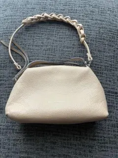 ジャンニキアリーニ　ベージュ レザー ハンドバッグ 編み込みハンドル