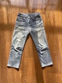 グレー ストレートレッグ デニムパンツ