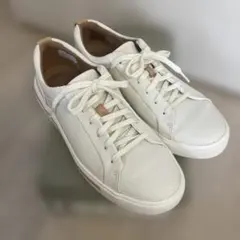 Clarks クラークス　アンマーウイレース　ホワイトレザー スニーカー 39のサムネイル