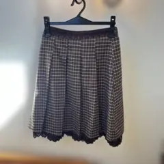 《axes femme》 ブラウンチェック レース付きプリーツスカート