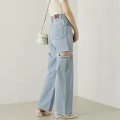 chico XS サイドカットアウト ワイドデニムパンツ ライトブルーのサムネイル