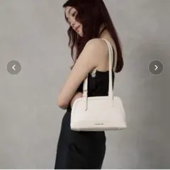 CHARLES & KEITH Enola ハンドルバッグ クリームのサムネイル