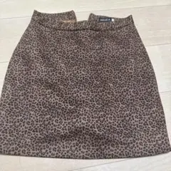 ヒョウ柄スカート
