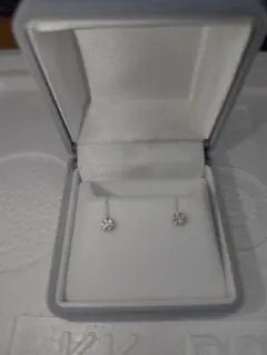 スノー型ダイヤモンドスタッドピアス