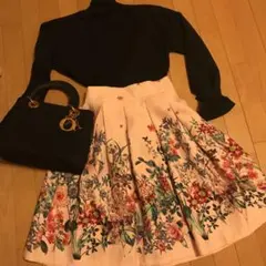 値下げ！フェミニン！フラワーデザインピンクスカート