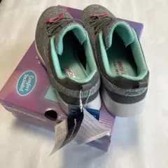 SKECHERS Memory Foam WIDE FIT スニーカーのサムネイル