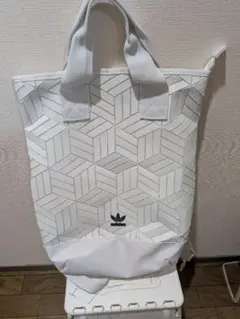adidas 幾何学模様 リュック・バックパック