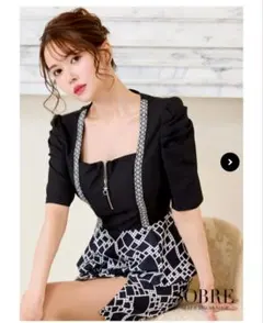 ペプラム ブラックドレス パフスリーブ