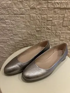 ECCO エコー 美品　フラットシューズ バレエシューズ メタリックのサムネイル