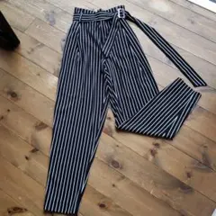 【美品!!!!お得sale!!!!ZARAテーパードパンツ】ストライプ柄
