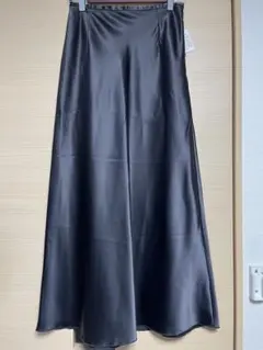 【新品未使用】アパートバイローリーズ　ロングスカート　グレー　フリーサイズのサムネイル