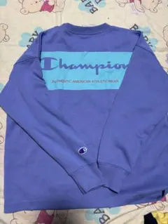 Champion 青紫色 ロゴ入り 長袖Tシャツ