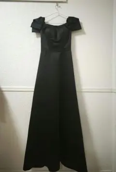 オフショルダー黒ロングドレス