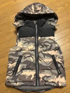 GapKids 迷彩柄 フード付きダウンベスト
