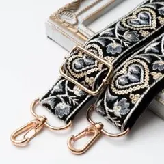 PM314 | インド刺繍リボン スマホストラップ ハート柄　ブラック