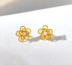 ステンドグラス風ピアス(イエロー）