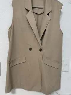 ベージュ ダブルボタン ノースリーブ ベスト