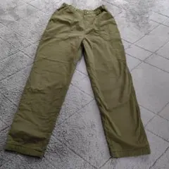 ユニクロ　パンツ　カーキ　裏フリース　暖パン　ユニクロ　140