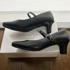 Perfect Suit FActory ストラップパンプス 黒 23.5cmのサムネイル