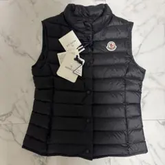 MONCLER ブラック ダウンベスト