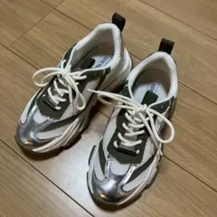 STEVE MADDEN 厚底スニーカー カーキ×シルバーのサムネイル