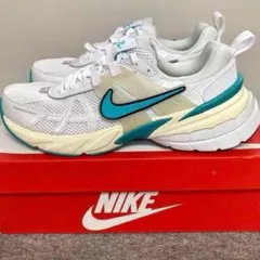 新品 NIKE ナイキ V2K ランニングシューズ スニーカー 28.5　白のサムネイル