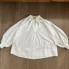 ELLIE エリー 2026SS ハーフスリーブスラブブラウス【WHITE】 - メルカリ