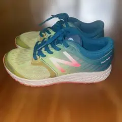 【美品】New balance FRESH FOAM搭載スニーカー19cm