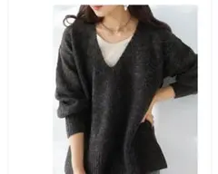 新品アンティカ　Vネックニット　ブラックミックス