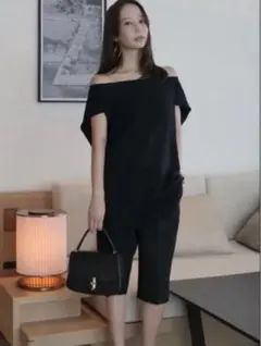 venica Off shoulder cape blouse - メルカリ