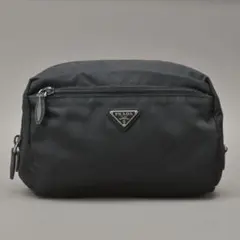 美品 PRADA プラダ ポーチ ロゴプレート 化粧ポーチ ブラック ナイロンのサムネイル