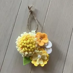 フェルト　花　チャーム