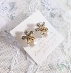 ＊新品＊お花デザインのクリスタルパールピアス