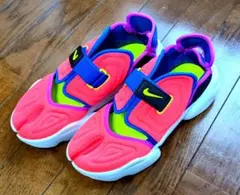 Nike ストラップ付きスニーカー ピンク