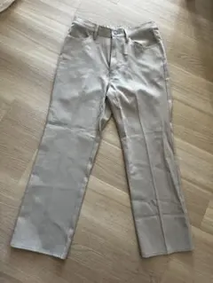 gu センタープレストストレートパンツ　ベージュ