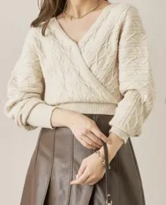 フーズフーチコ　カシュクールケーブル裾リブニット