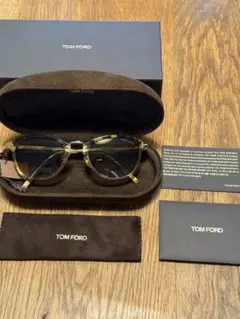 TOM FORD サングラス 日本正規TOM FORD アビエーターサングラス TF-1061