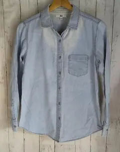 【美品・送料込】ユニクロ / 長袖のデニムシャツ (M)