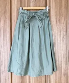 グリーン フレアスカート リボン付き ひざ丈