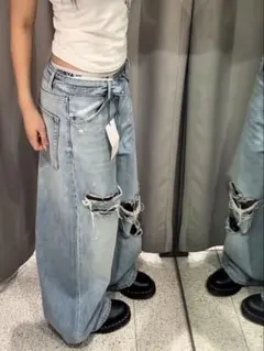 ライトブルーダメージワイドレッグデニムパンツ