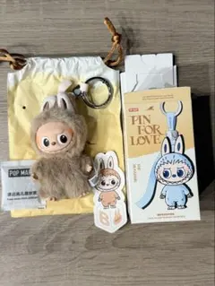 正規品　POPMART LABUBU PIN FOR LOVE イニシャルB