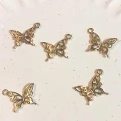 まりりん☆プロフ読んで下さい☆ 様専用チャーム バタフライ とハート4個