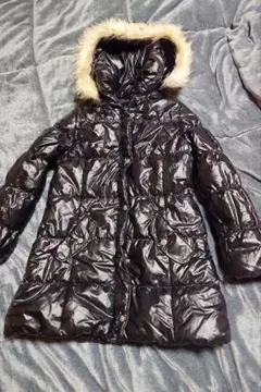 黒の光沢ダウンコート ファー付きフード