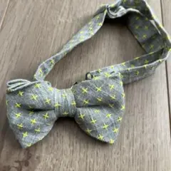 グレーの刺繍蝶ネクタイ