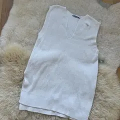 ZARA white Vネック ノースリーブ ニット