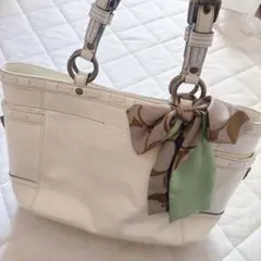 coach エナメル ハンドバッグ　スカーフ付き