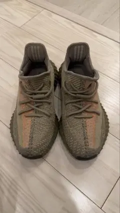adidas Yeezy 350 V2 オリーブ/オレンジ
