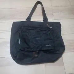 黒いナイロン トートバッグ