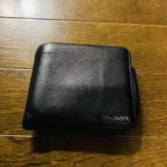 【破れ有】PRADA ブラック 二つ折り財布
